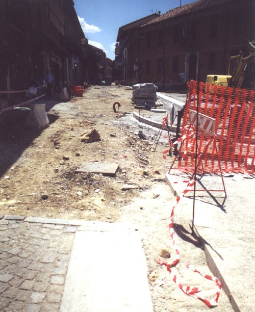 I lavori di pavimentazione in Via Roma a Druento (TO)width=